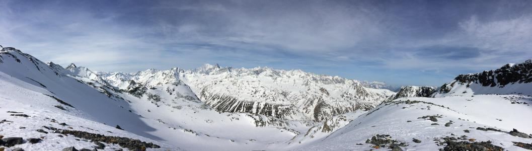 Panorama sur le Massif du Mont Blanc entre les deux cols.