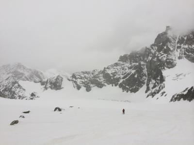 Traversée du glacier de Tsa de Tsan avec le col du mont Brulé sur la gauche.